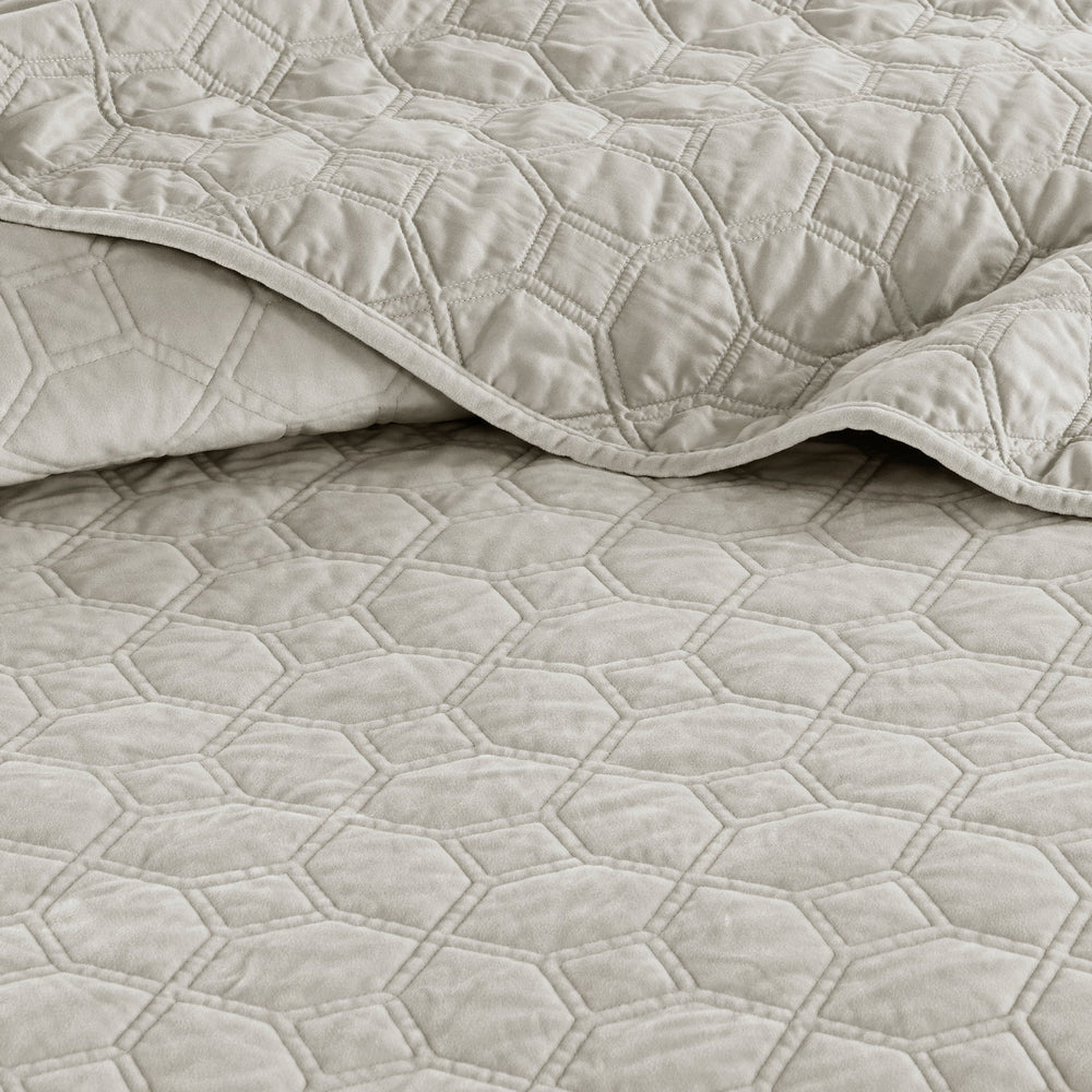 3 Piece Velvet Quilt Set Ivory Full/Queen Media 5