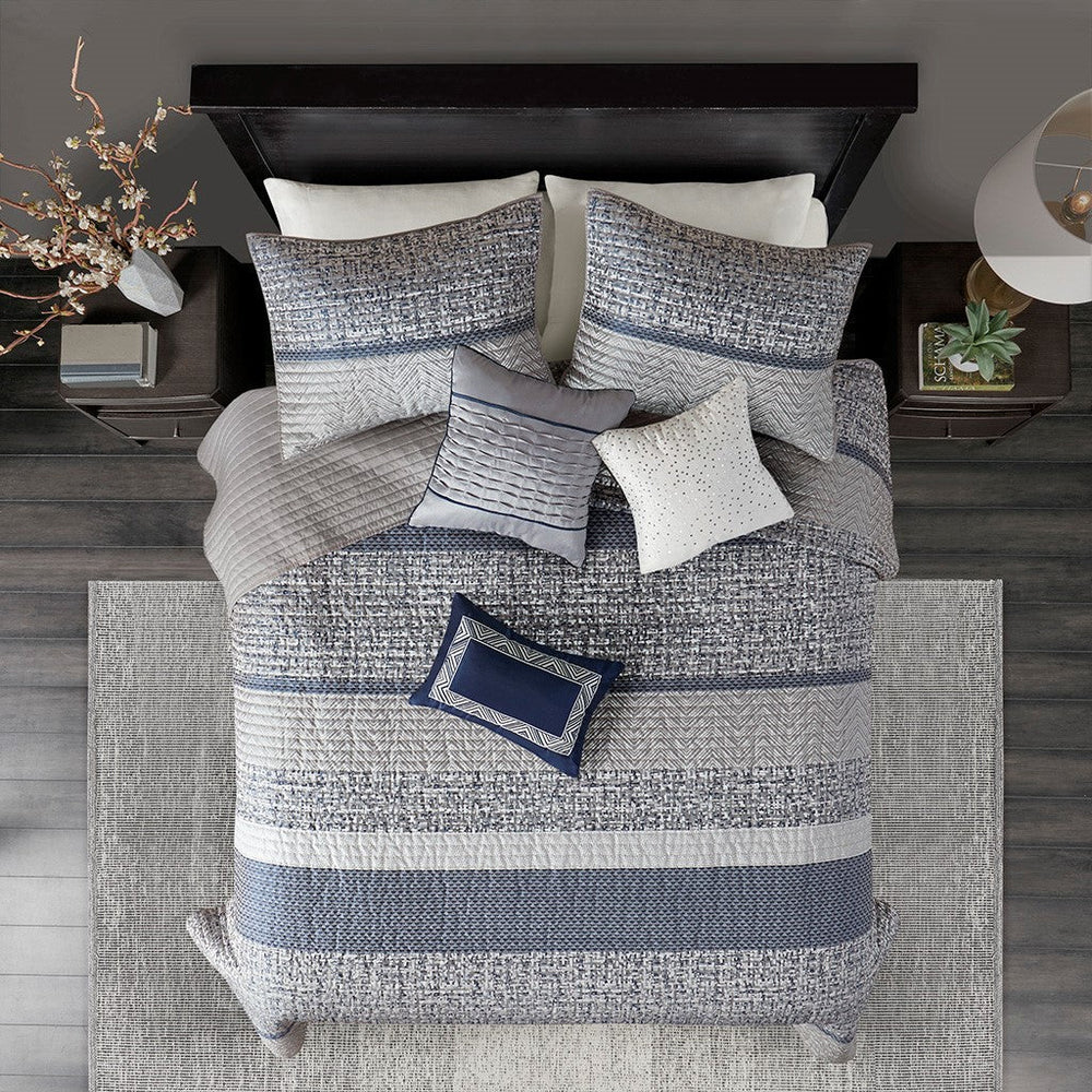 6 Piece Reversible Jacquard Quilt Set with Throw Pillows Navy King/Cal King Media 3