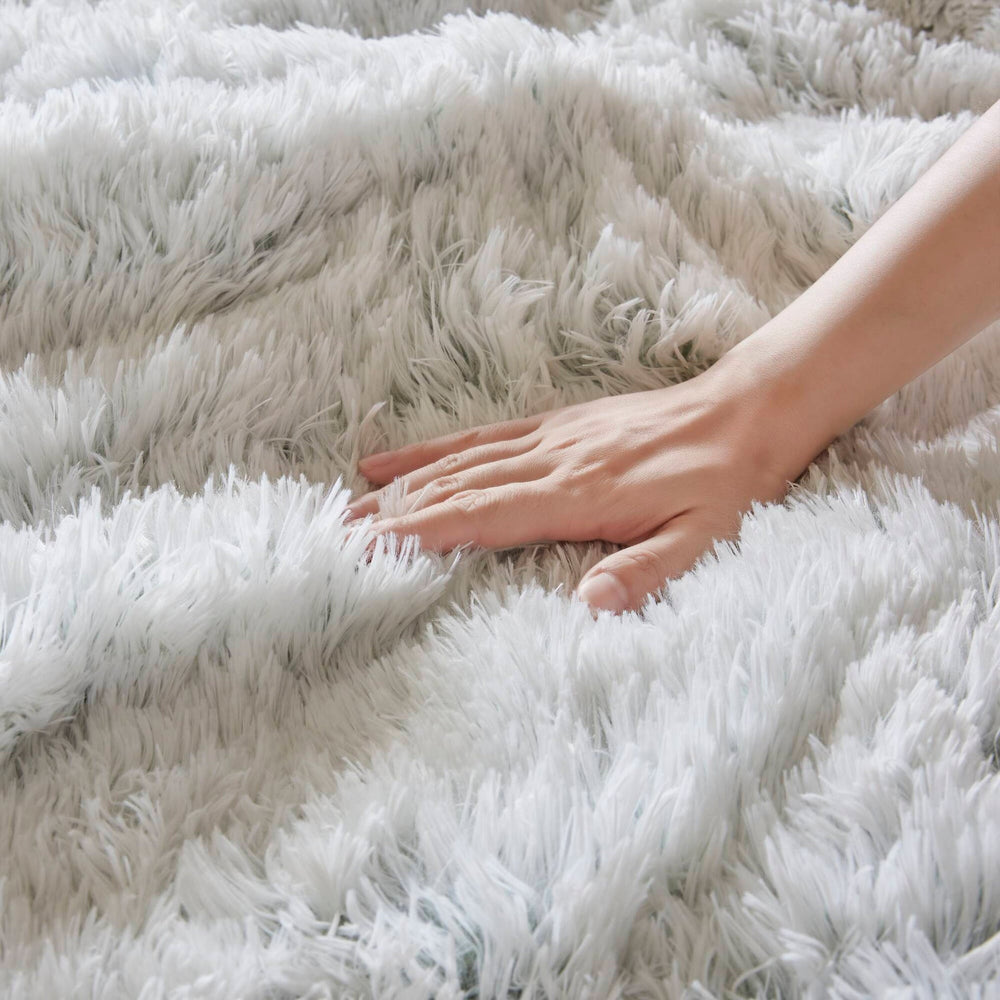 2 PCS Twin/Twin XL Shaggy Faux Fur Comforter Mini Set Green/White Media 9
