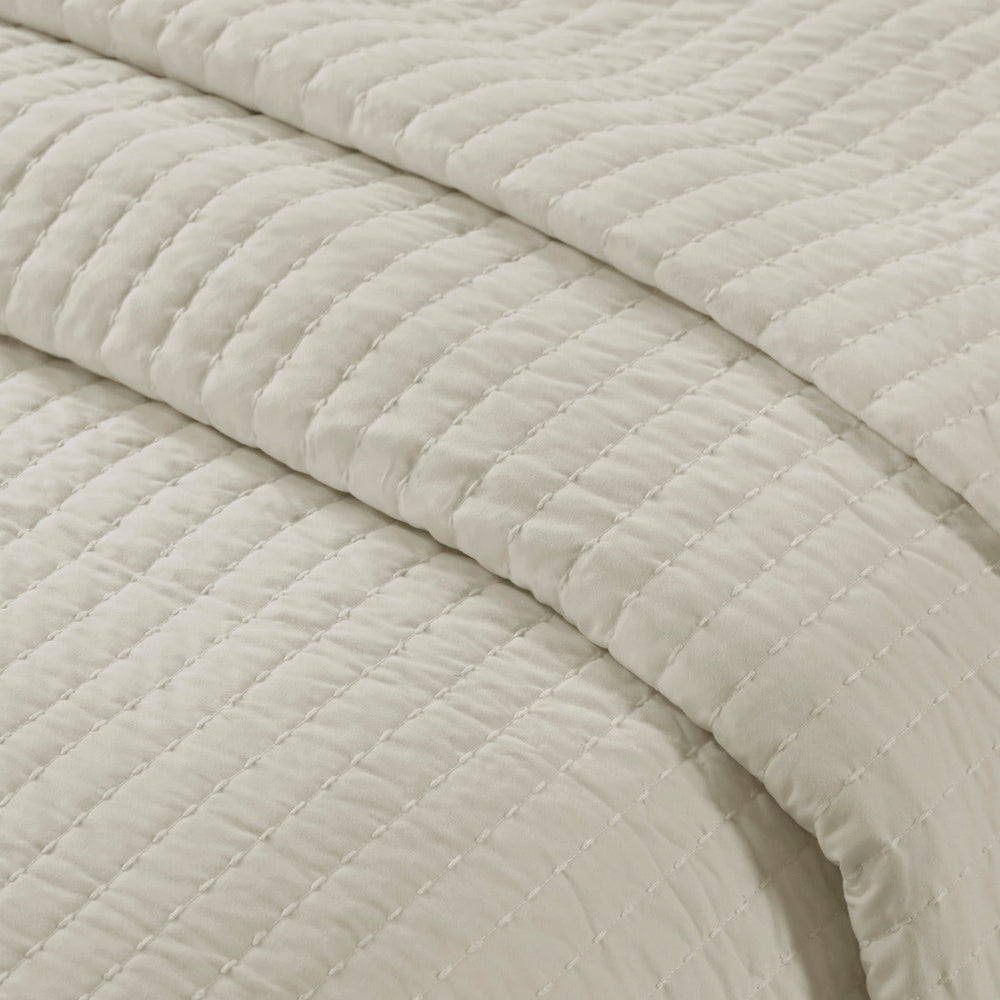 3 Piece Quilt Set Cream Full/Queen Media 4