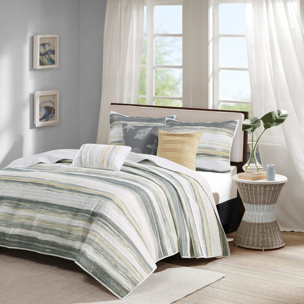 6 Piece Printed Quilt Set with Throw Pillows Yellow Full/Queen Media 1