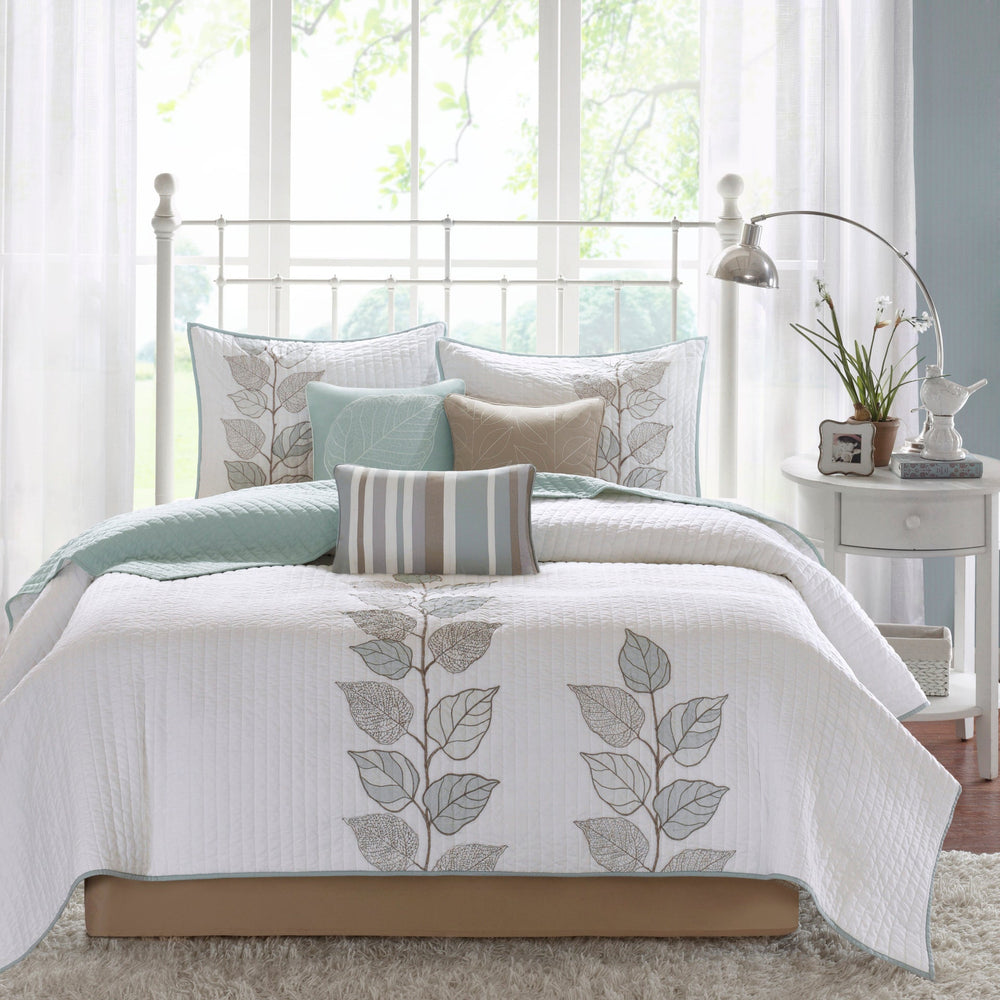 6 Piece Embroidered Quilt Set with Throw Pillows Blue Full/Queen Media 1