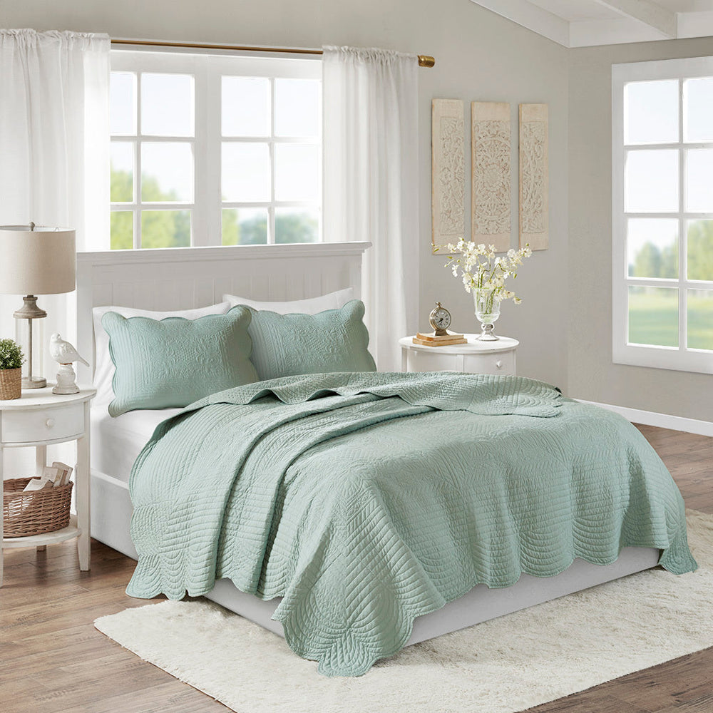3 Piece Reversible Scalloped Edge Quilt Set Seafoam King/Cal King Media 1