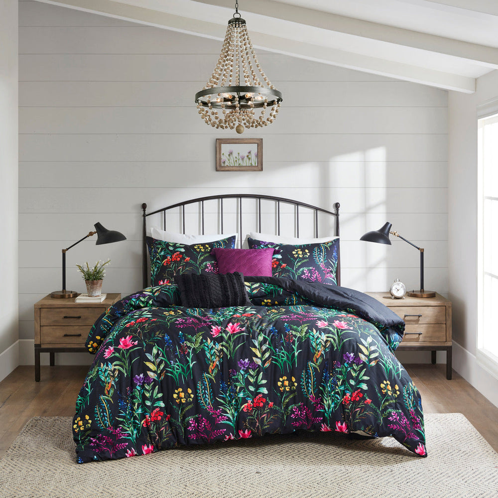 5 Piece Comforter Set Black Full/Queen Media 2