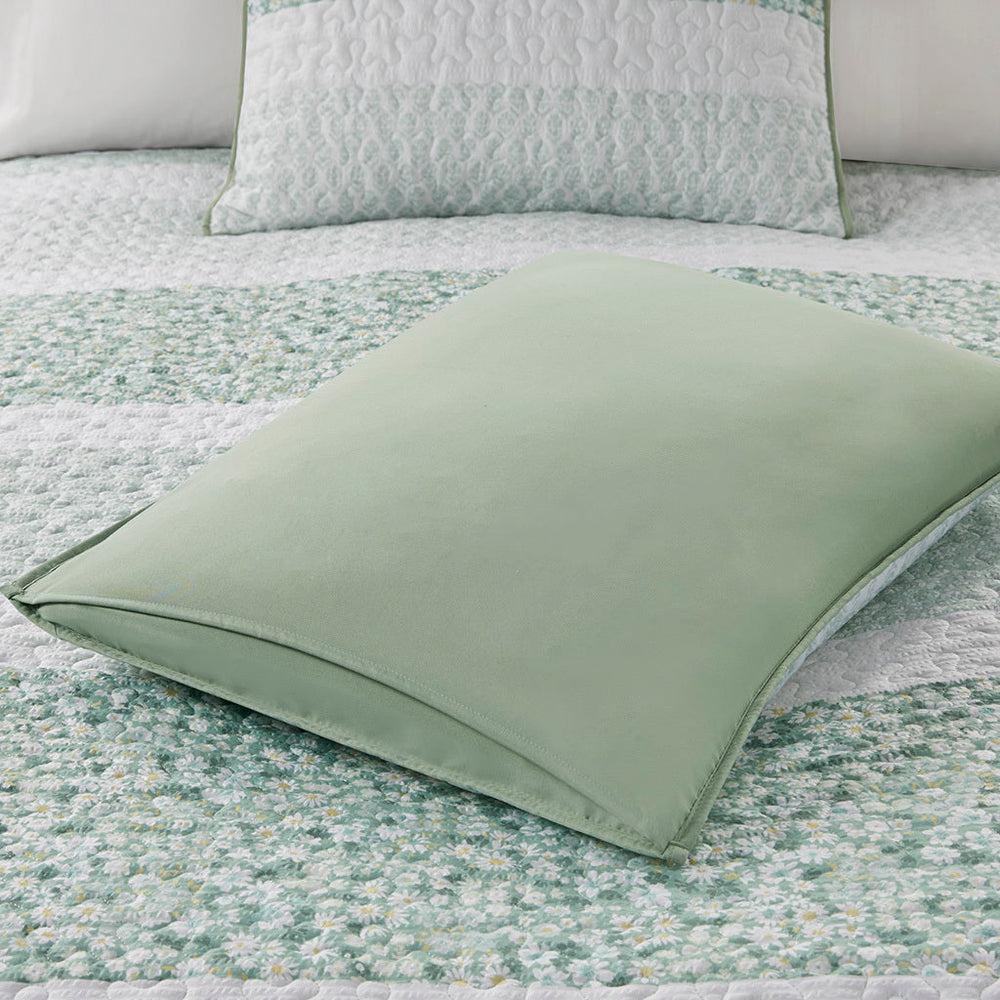 Full/Queen 4 Piece Seersucker Quilt Set with Throw Pillow Media 7