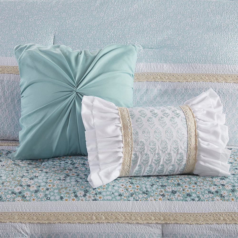 King/Cal King 5 Piece Seersucker Comforter Set with Throw Pillows Media 2