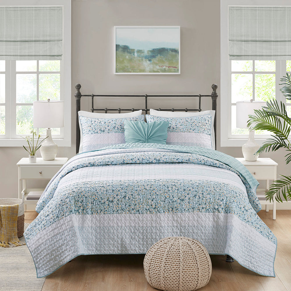Full/Queen 4 Piece Seersucker Quilt Set with Throw Pillow Media 10