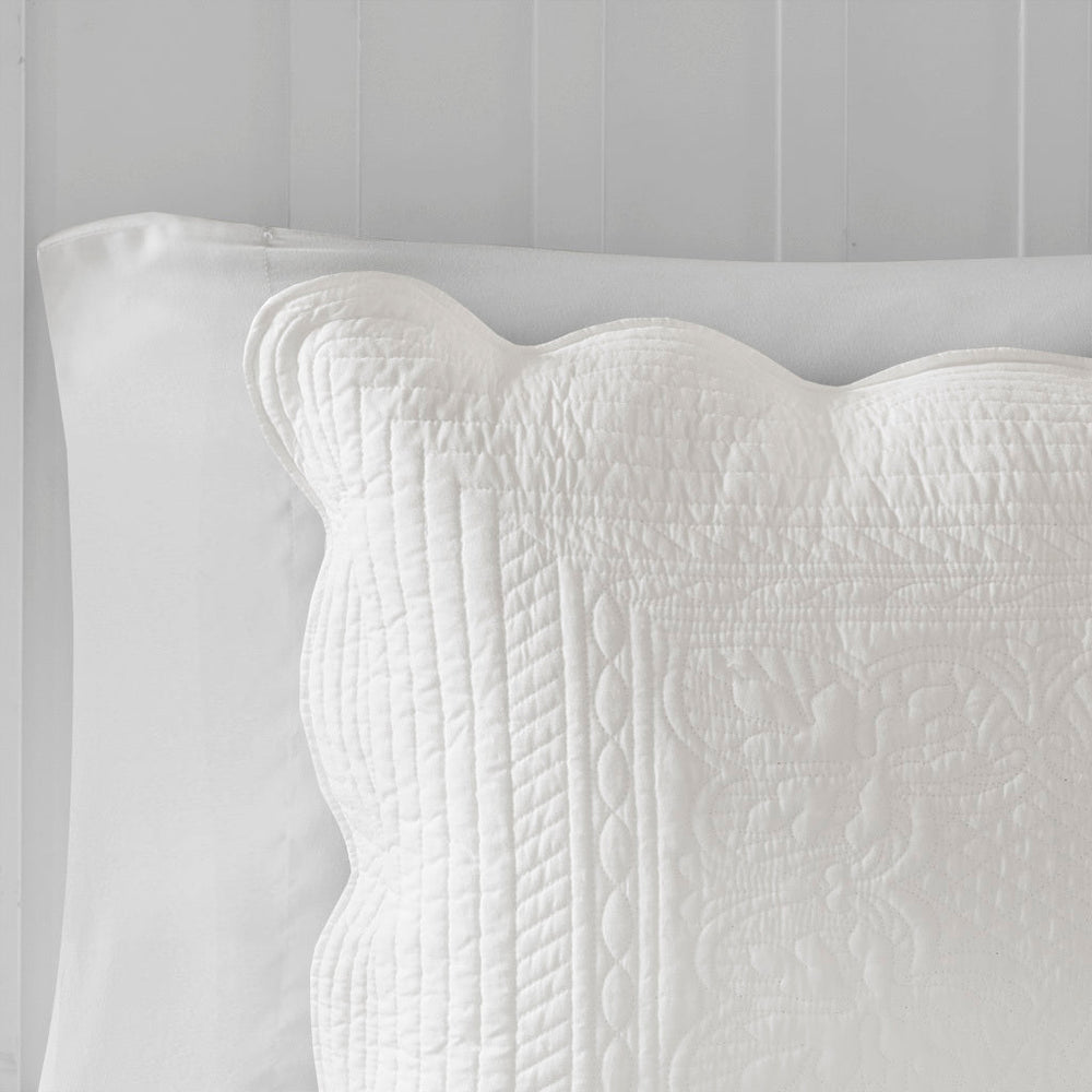 3 Piece Reversible Scalloped Edge Quilt Set White King/Cal King Media 8