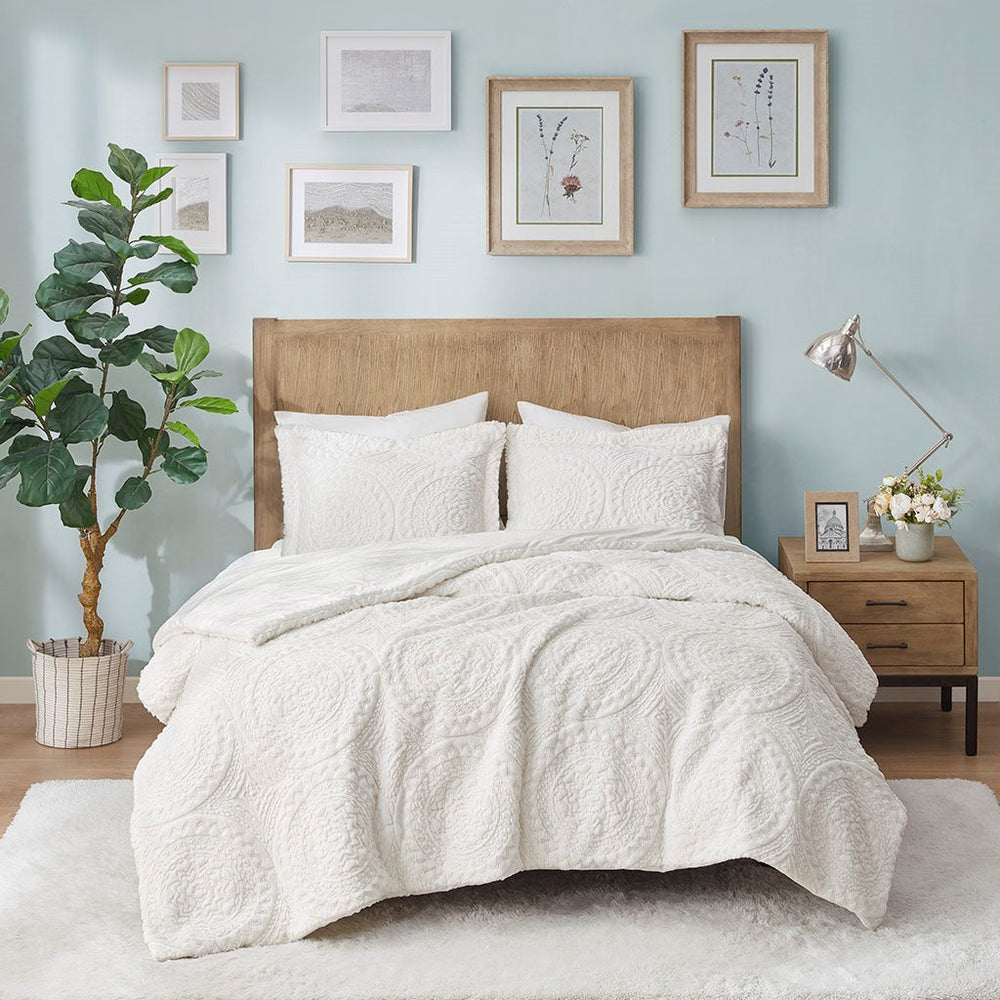 Full/Queen Embroidered Medallion Faux Fur Ultra Plush Comforter Mini Set Media 7