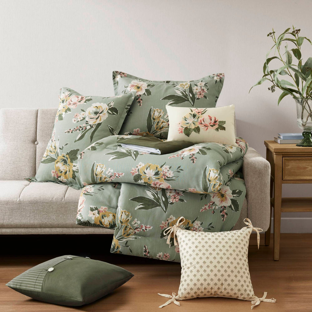 7-Piece King Vin  Floral Comforter Set, Green Media 18