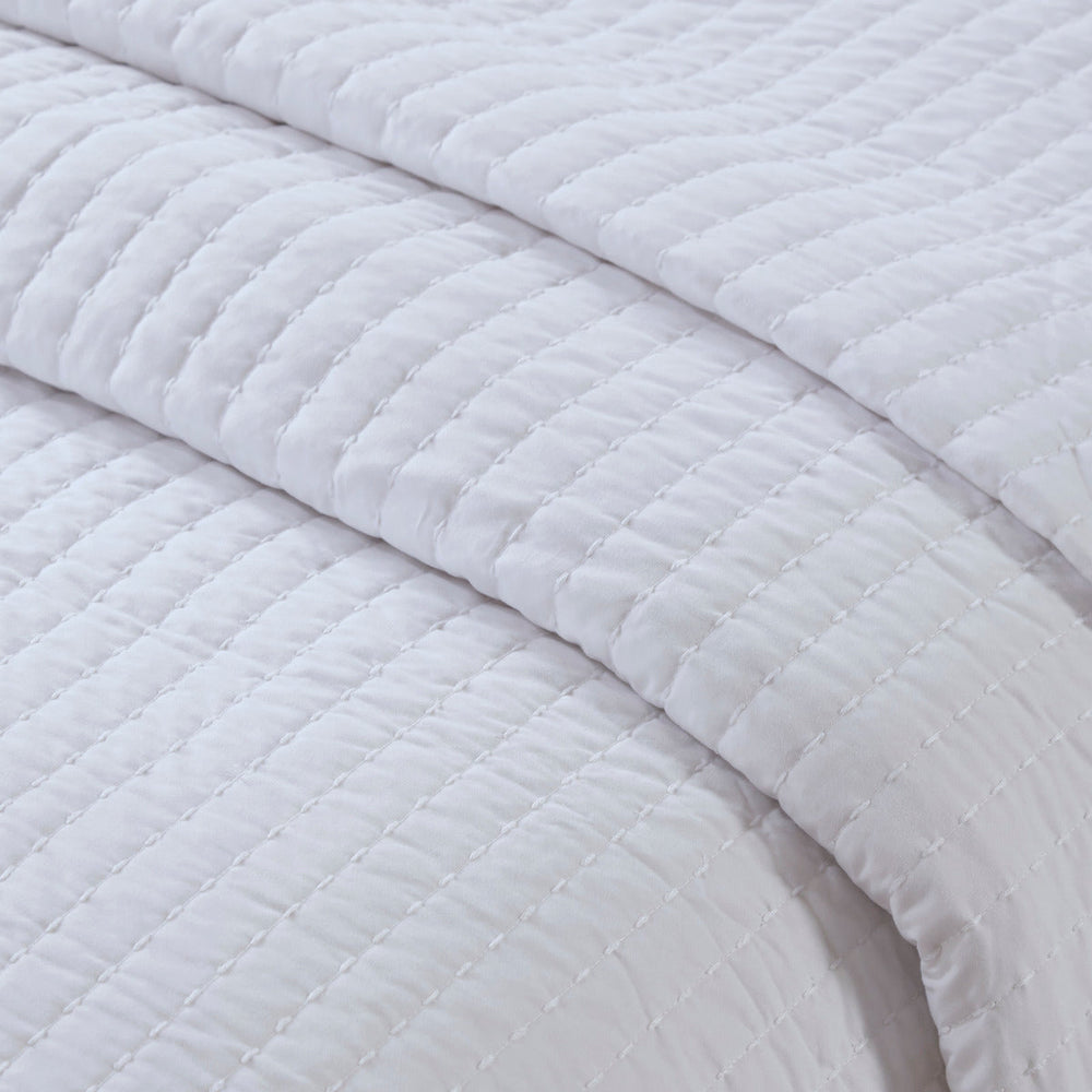 2 Piece Quilt Set White Twin/Twin XL Media 3
